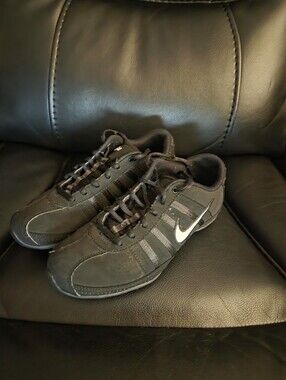 Nike Women's Black Musique III Dance Fitness shoe with White Swoosh Size 7.5